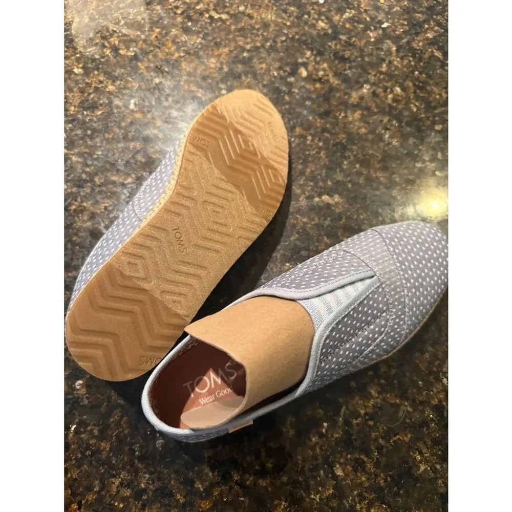 TOMS Palmera Plus Size 7 NWT Slip-On Casual Shoes in Light Gray Dot Pattern